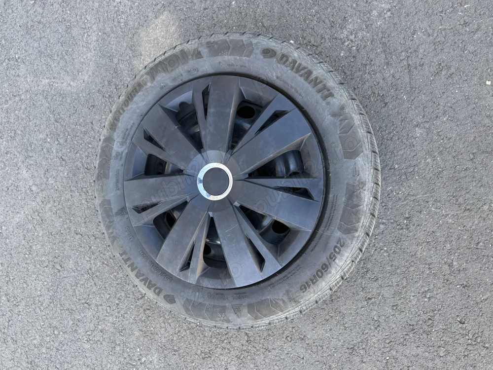 4 roți iarnă 205/60 R16 Davanti + jante tablă + capace – set complet