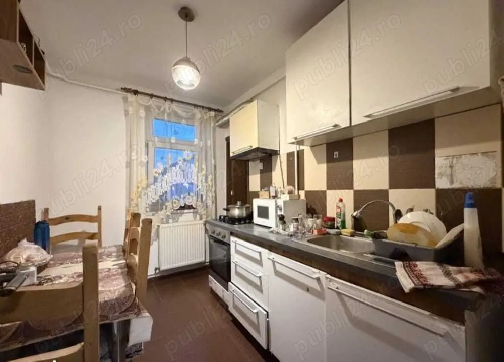 Apartament cu 3 camere, zona Sagului-Doina