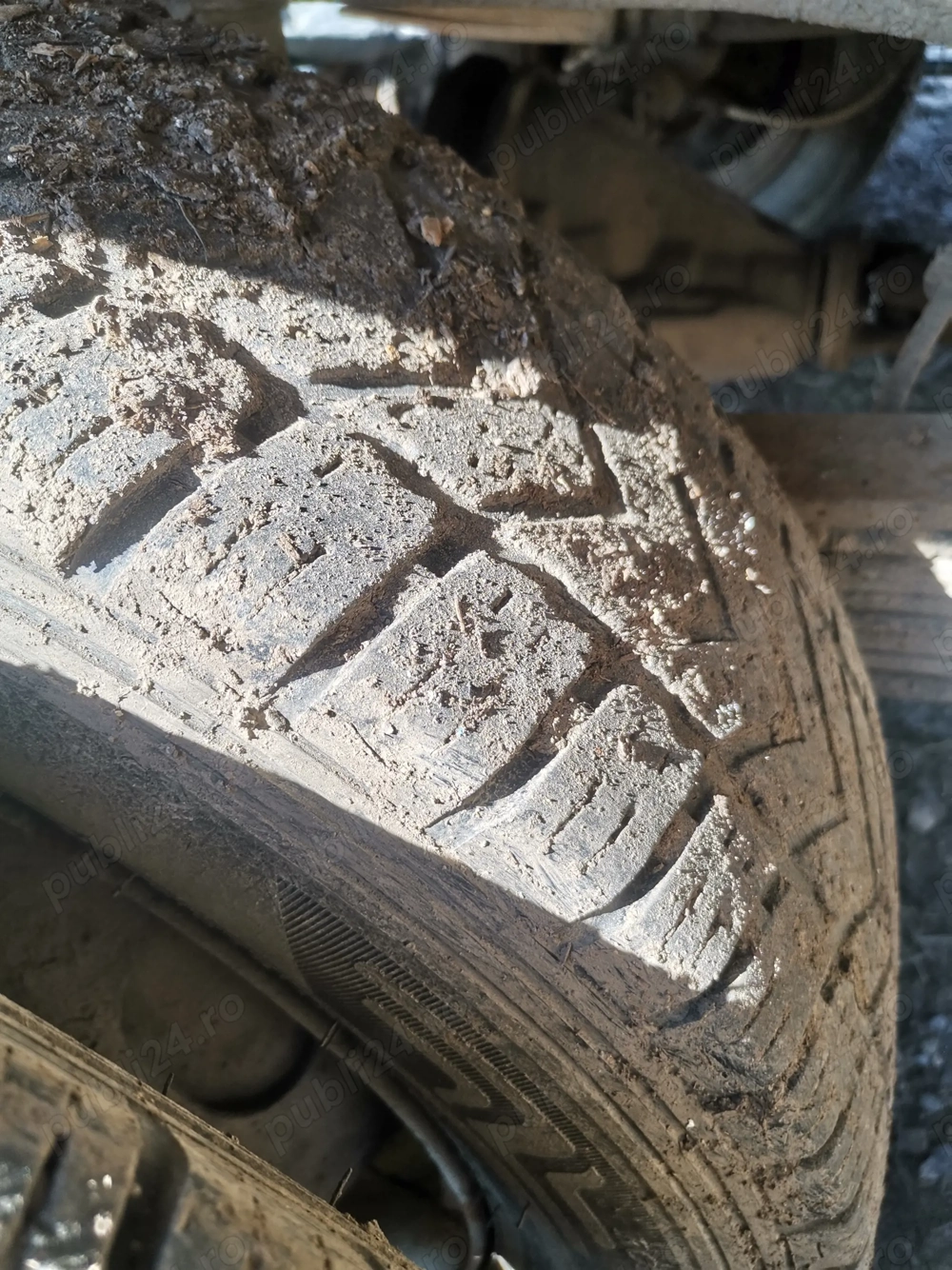 Vând cauciucuri 195 70 r15c 