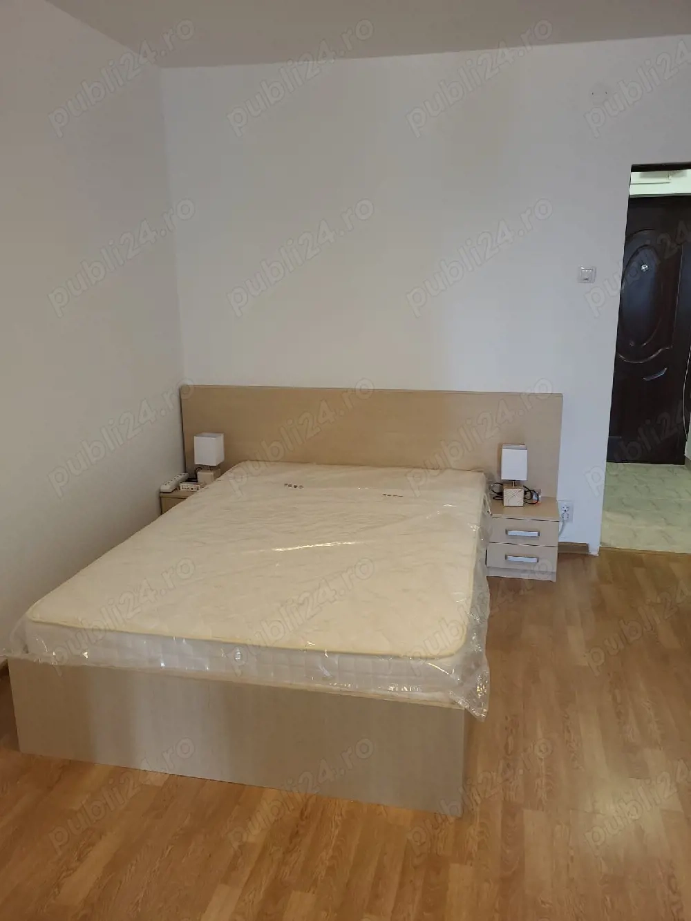 Închiriez garsoniera 