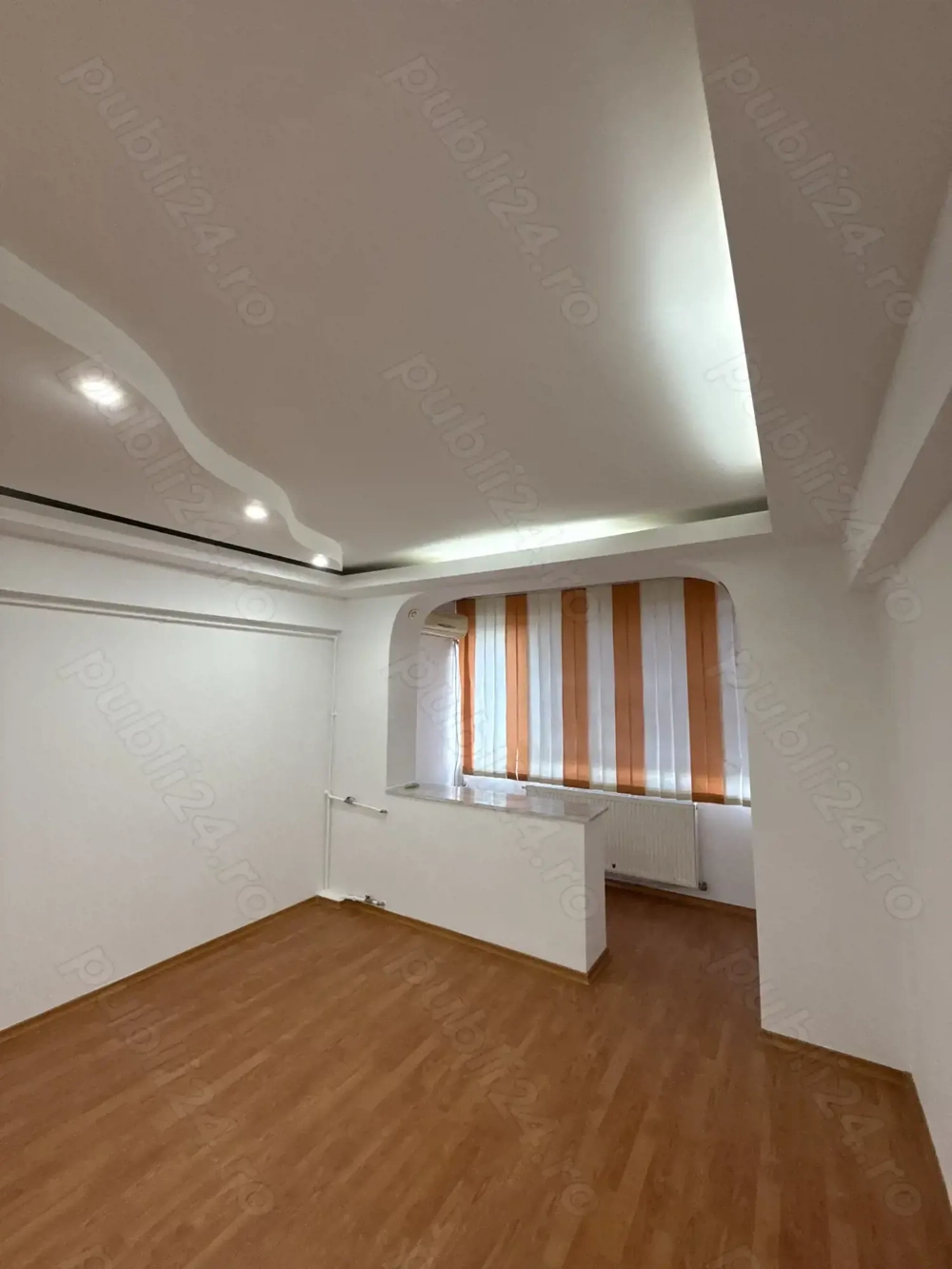 Vând apartament 2 camere semidecomandat   Ultracentral, etaj 4 4, complet renovat