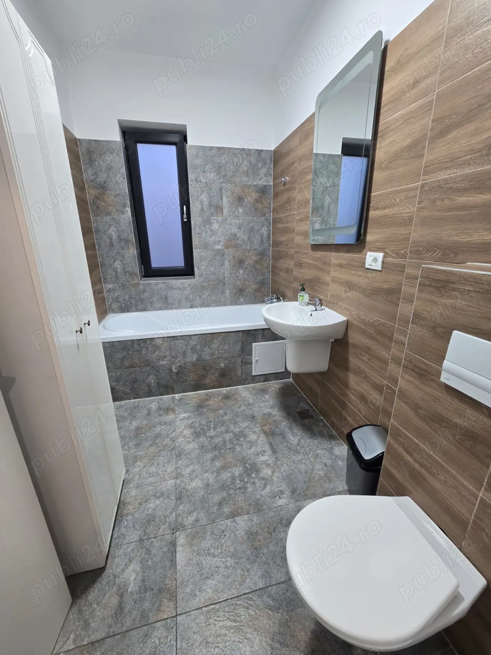 Proprietar. Inchiriez apartament 2 camere, etaj 2, lift, loc de parcare, GIROC- Parcului 