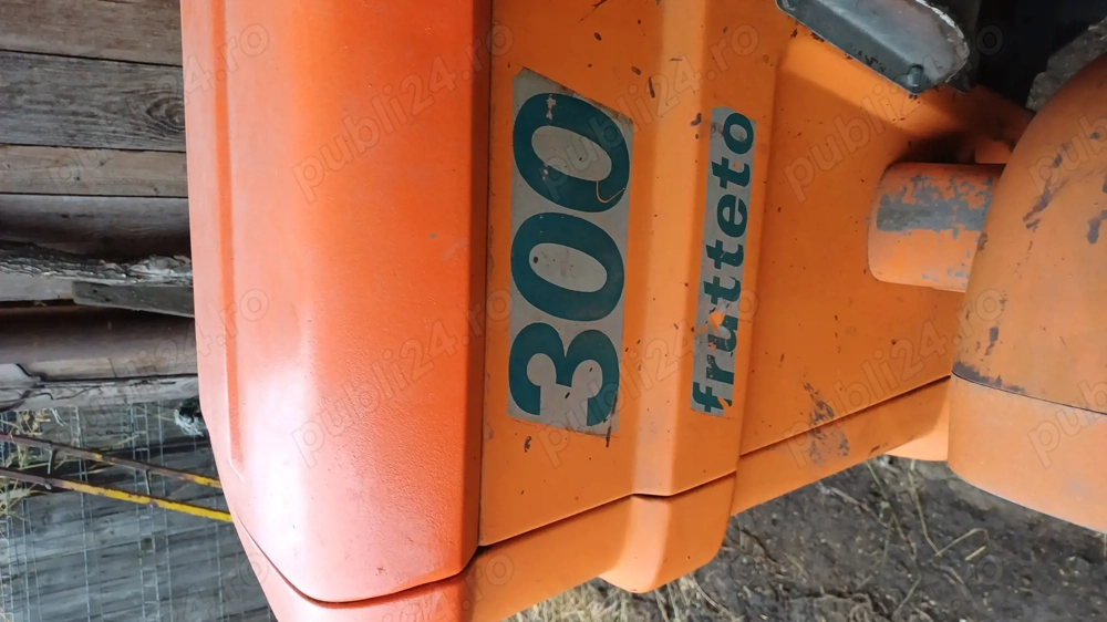 Vand sau schimb tractor fiat 300 frutetto