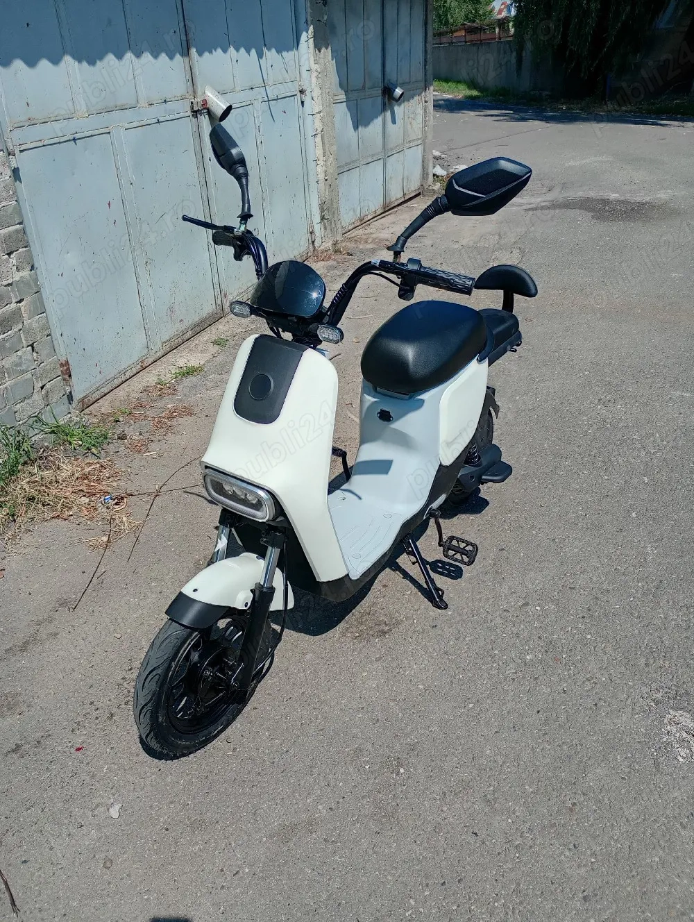 Vand scuter electric