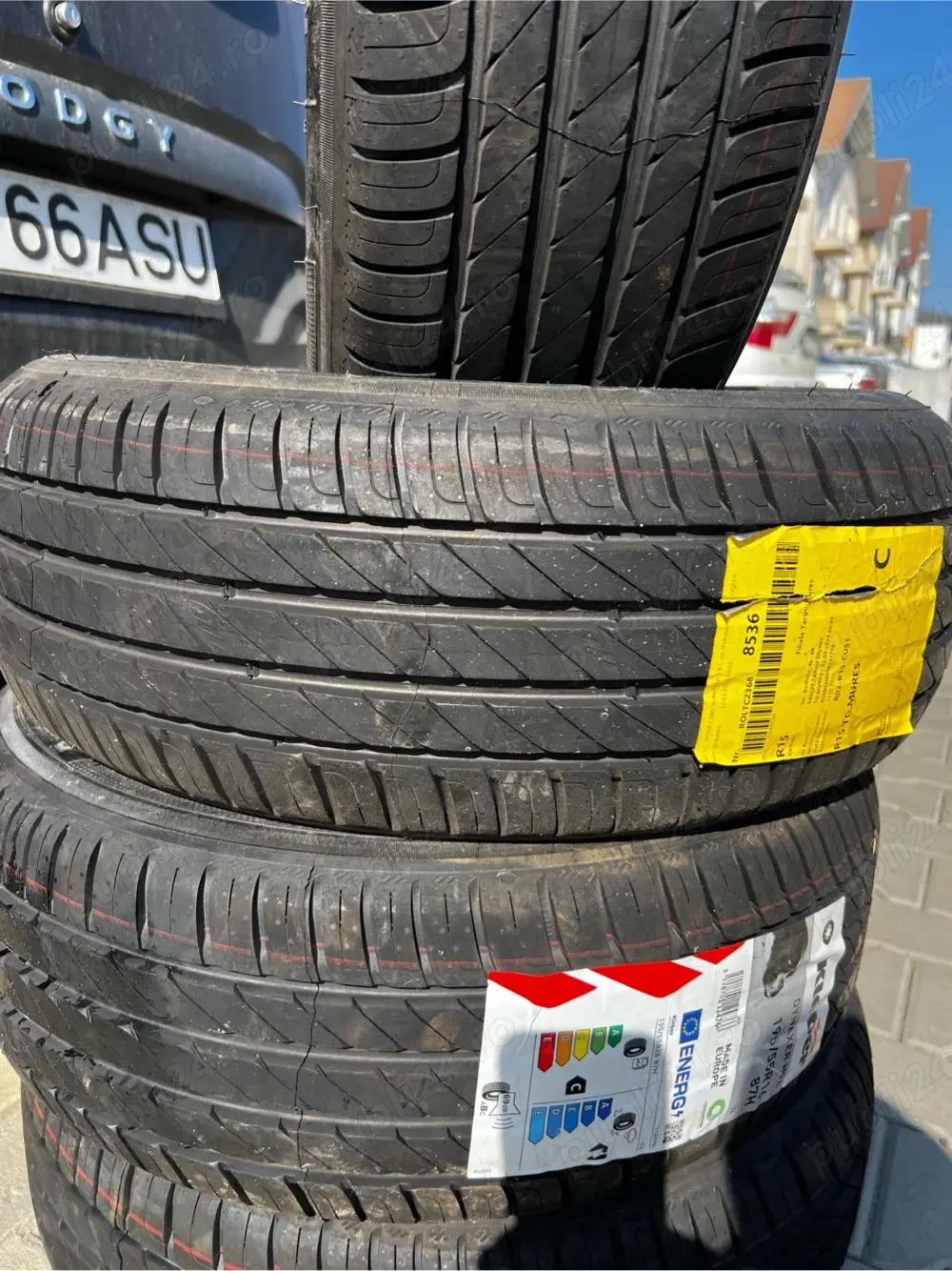 Vand un set de anv noi de vara 195/55r16 pret 700 ron toate.