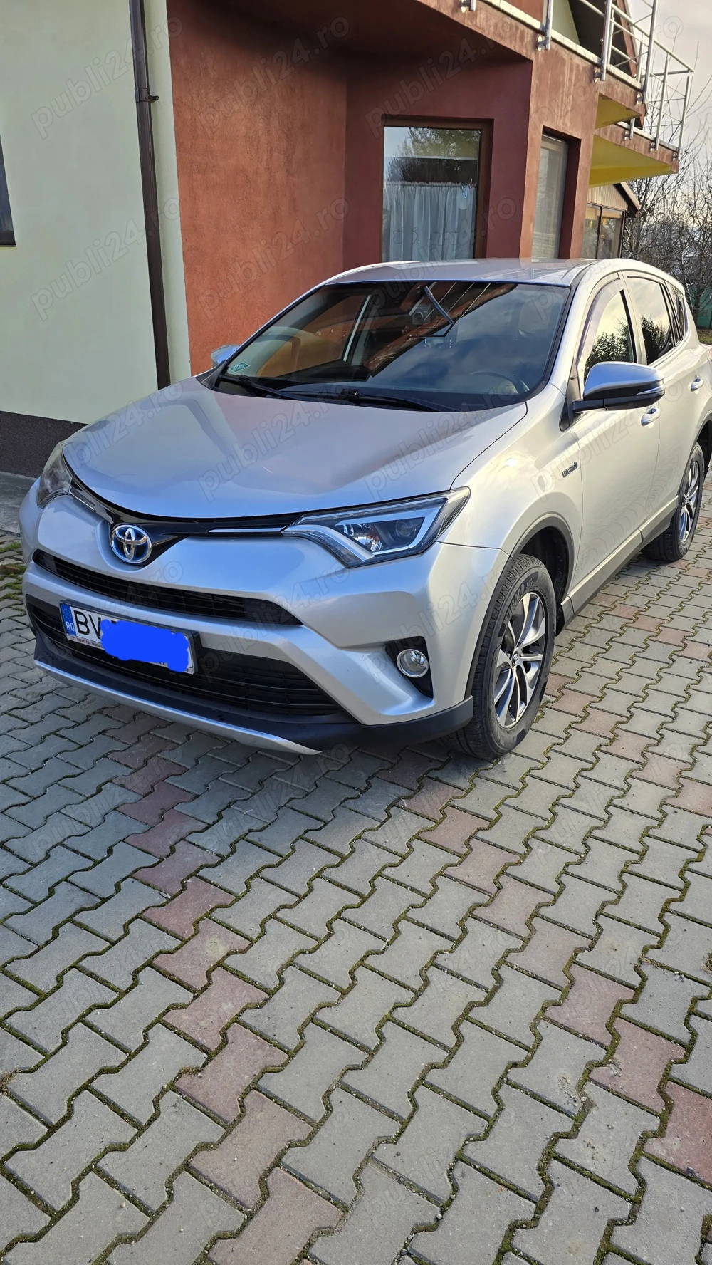 Vand Toyota RAV4  stare excelentă