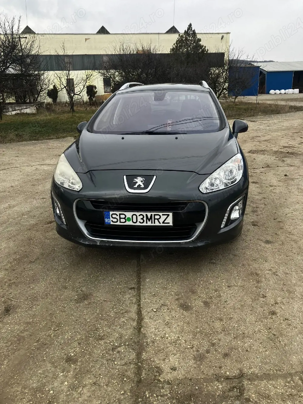 Vând Peugeot 308, motor 1.6 - 7 locuri - diesel, 115 CP, an fabricație 2013, cu 211.000 km. Preț :4.
