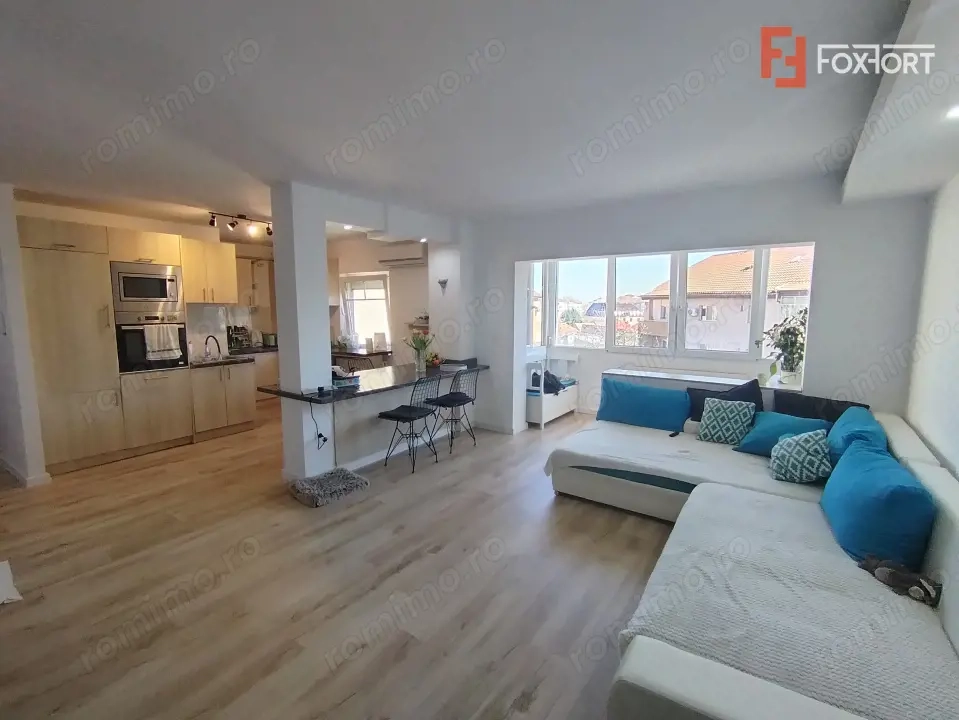 Apartament cu 4 camere de vanzare in zona Sagului