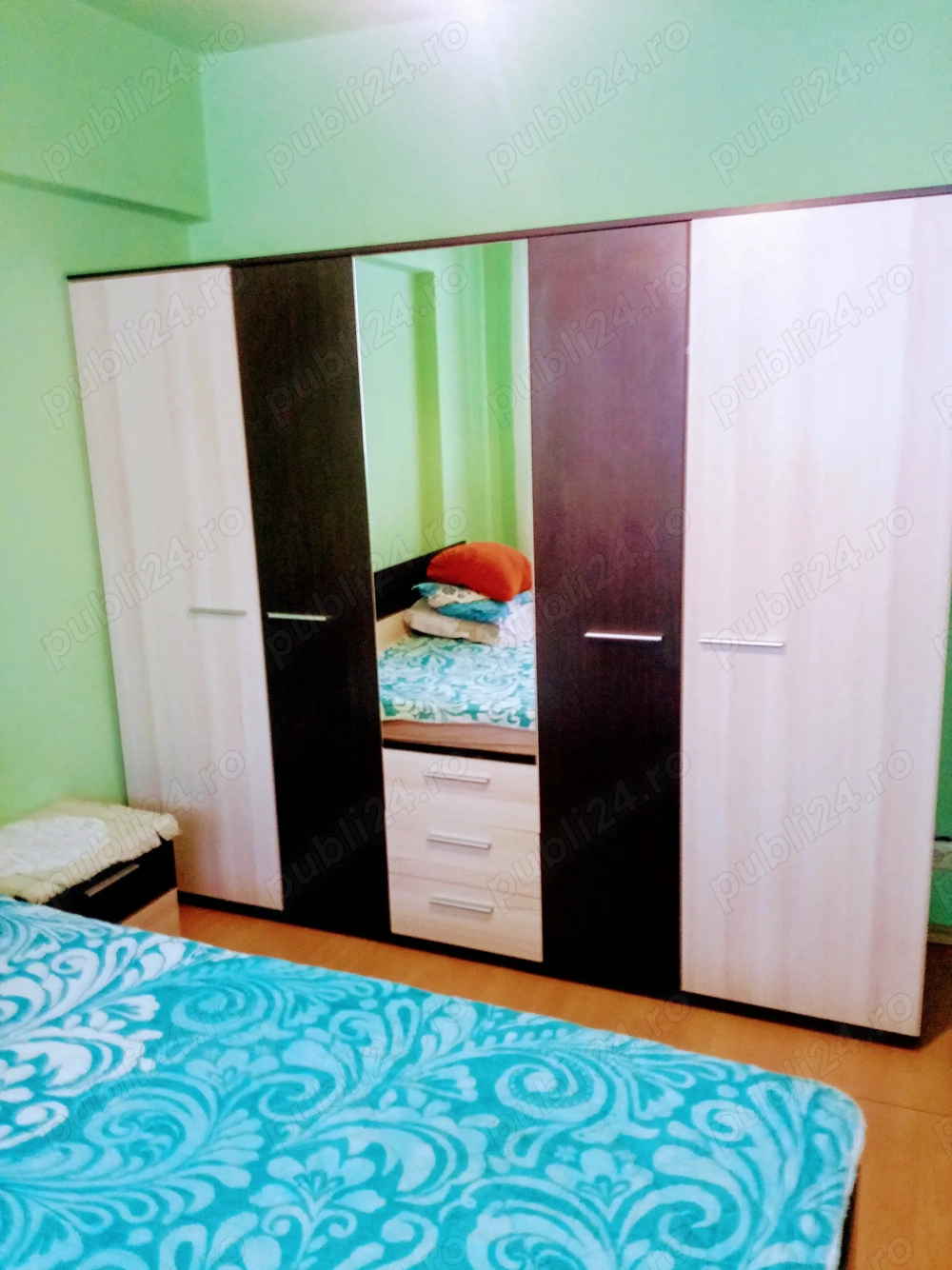 Camera  in  apartament  de  trei camere