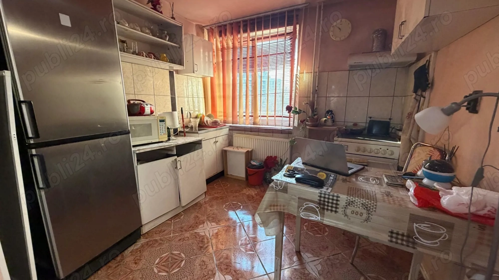 Central - Piata 700. Bloc de Caramida. Decomandat, Et 2. Posibilitate Centrala. Asteptam OFERTE!