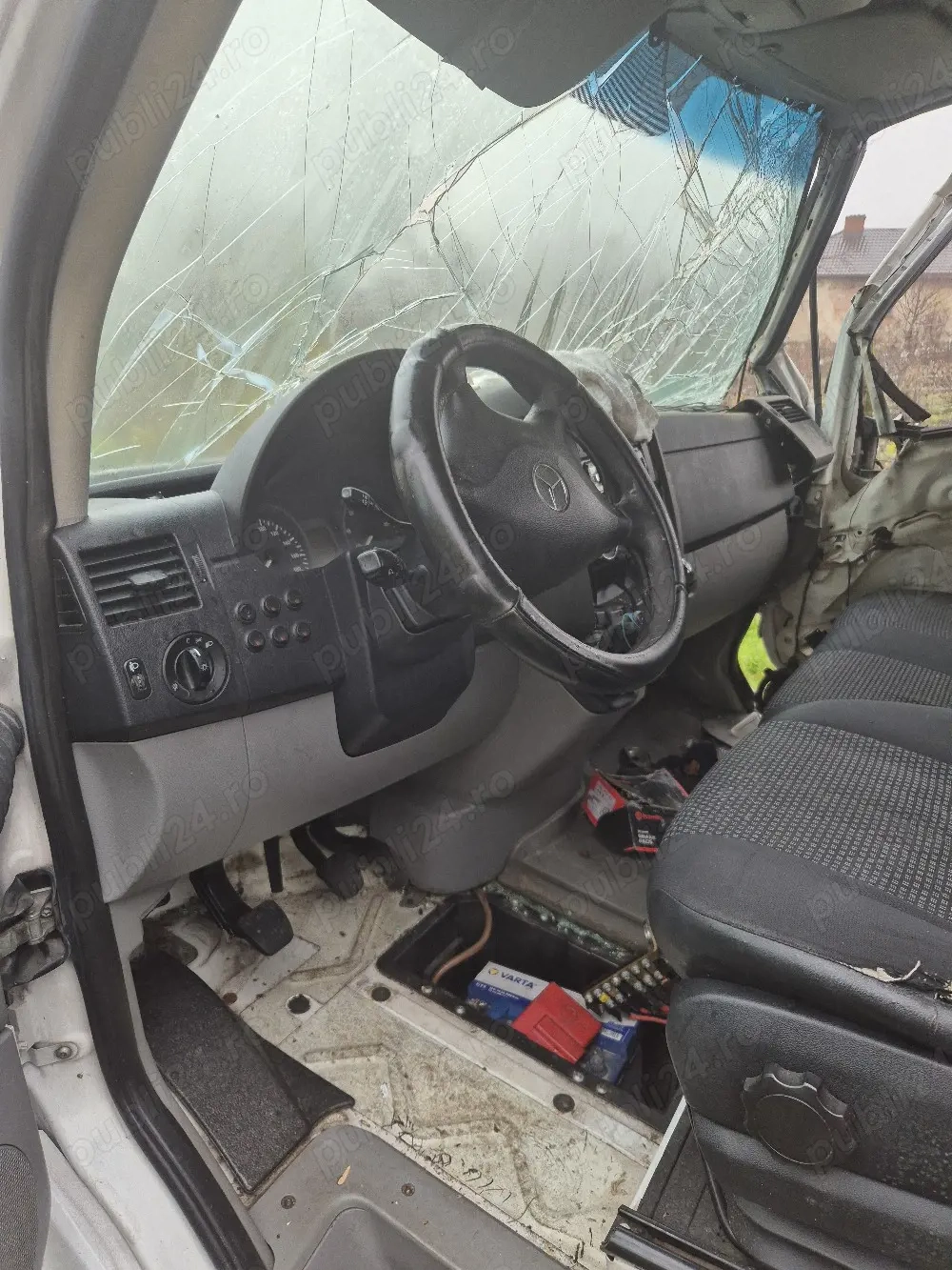 vand mercedes sprinter avariat