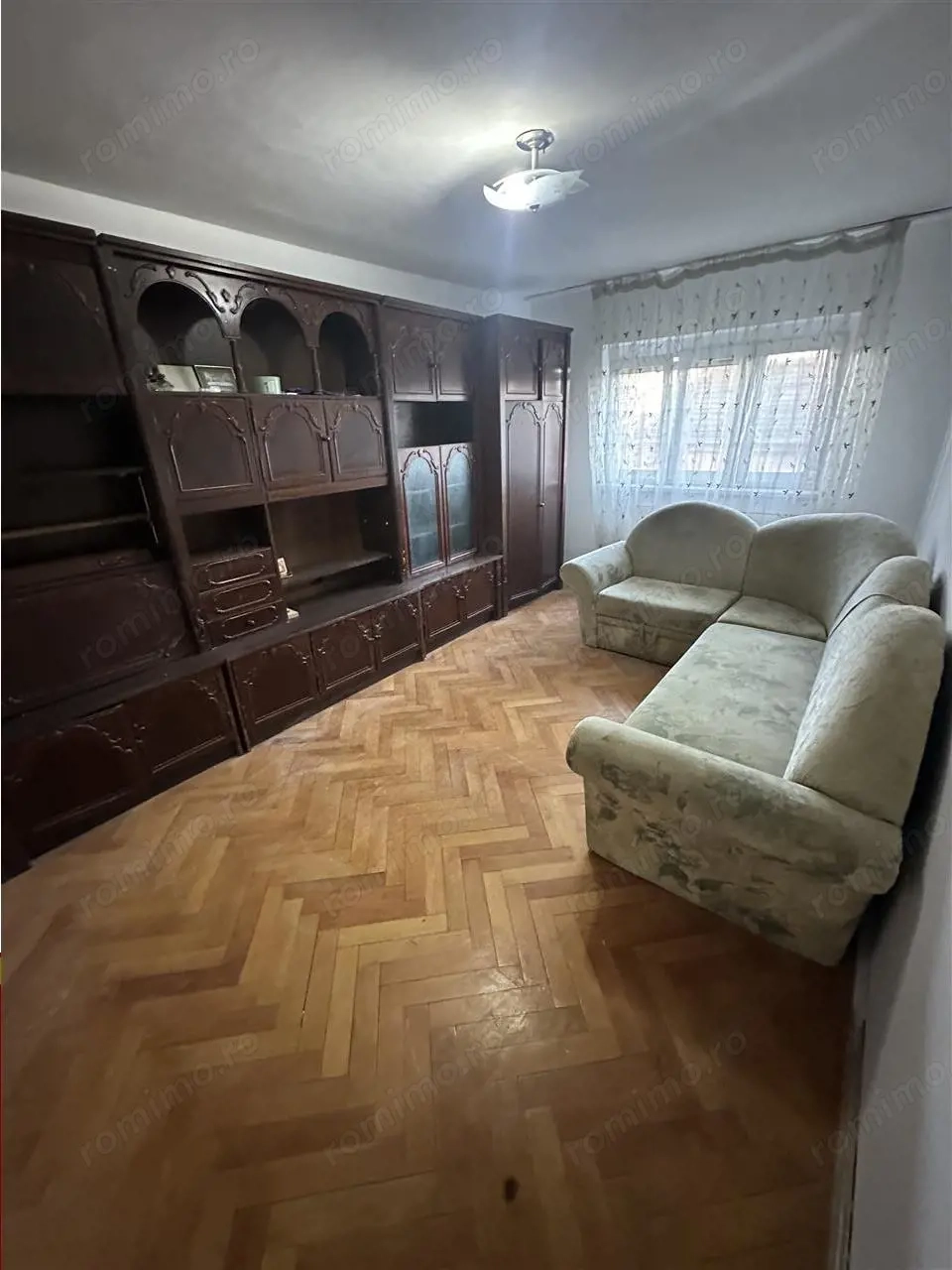 3 camere decomandate cu centrala etaj 1 si 2 balcoane