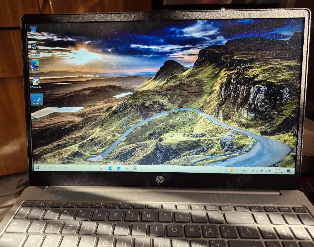 HP Amd Ryzen 3 7320U 8 gb Ram 512 gb SSD 15'6 "