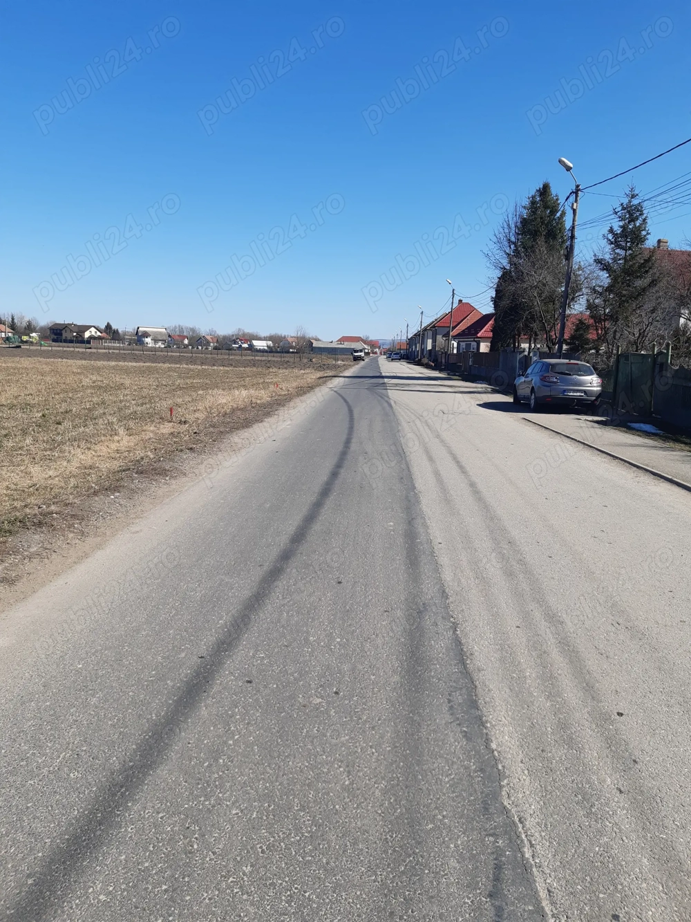 Vand teren intravilan construibil utilitati drum asfaltat zona rezidentiala Lunca Calnicului