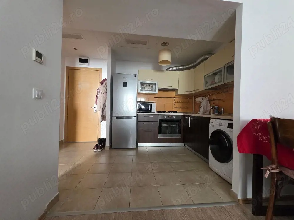Închiriez apartament 