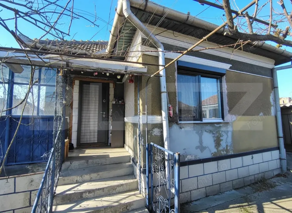 Casa individuala cu front mare la strada, 80 mp, teren 740 mp, Apahida