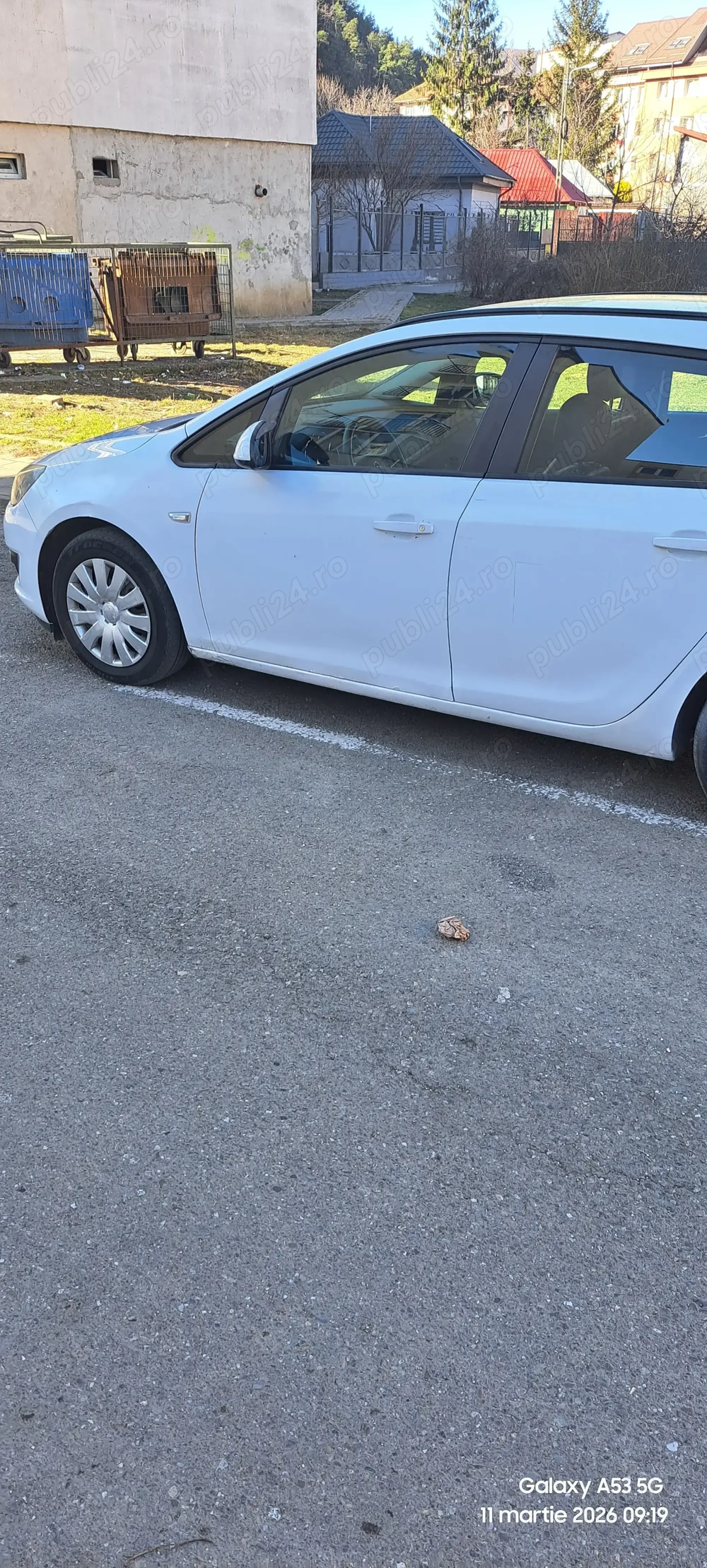 Opel Astra j 2012 ecoflex . Mai am 4 jante cu anvelope de iarna.