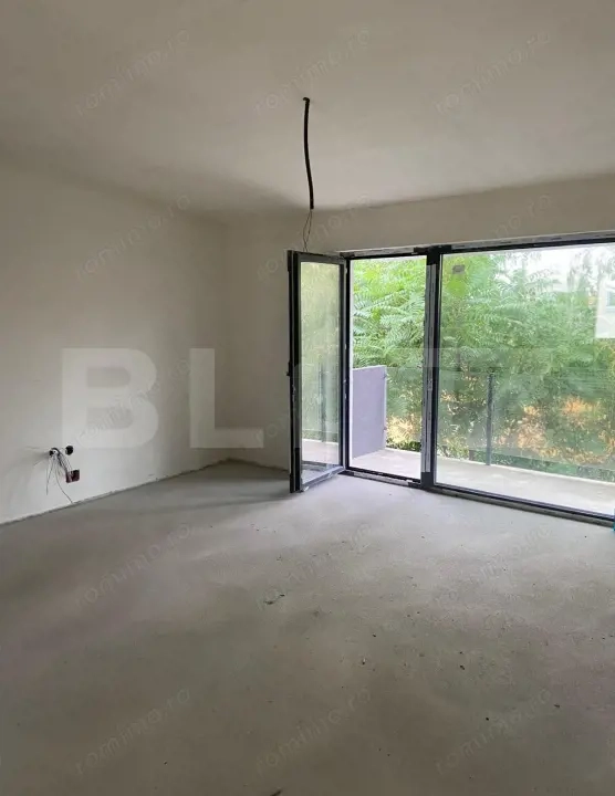 Apartament semifinisat de 2 camere, 51 mp, parcare, la 5 minute de Vivo