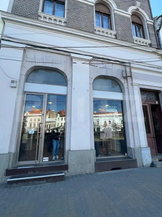 Spațiu comercial cu vitrină, 70 mp, Piața Mihai Viteazu 