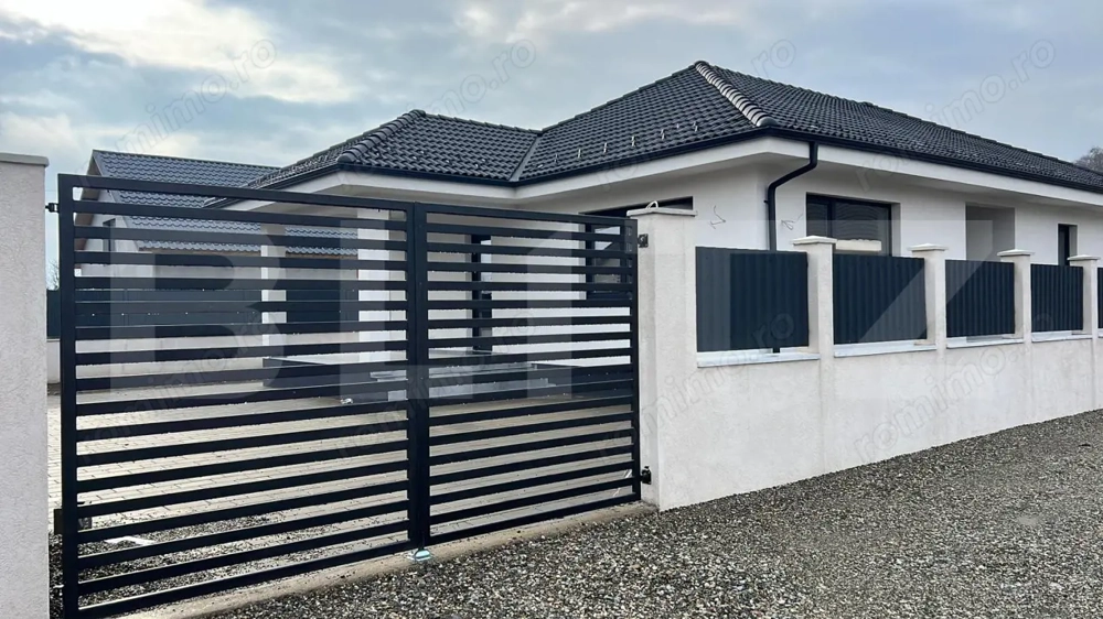 Casa de vanzare, cu 4 camere, 120 mp, zona  Unirea