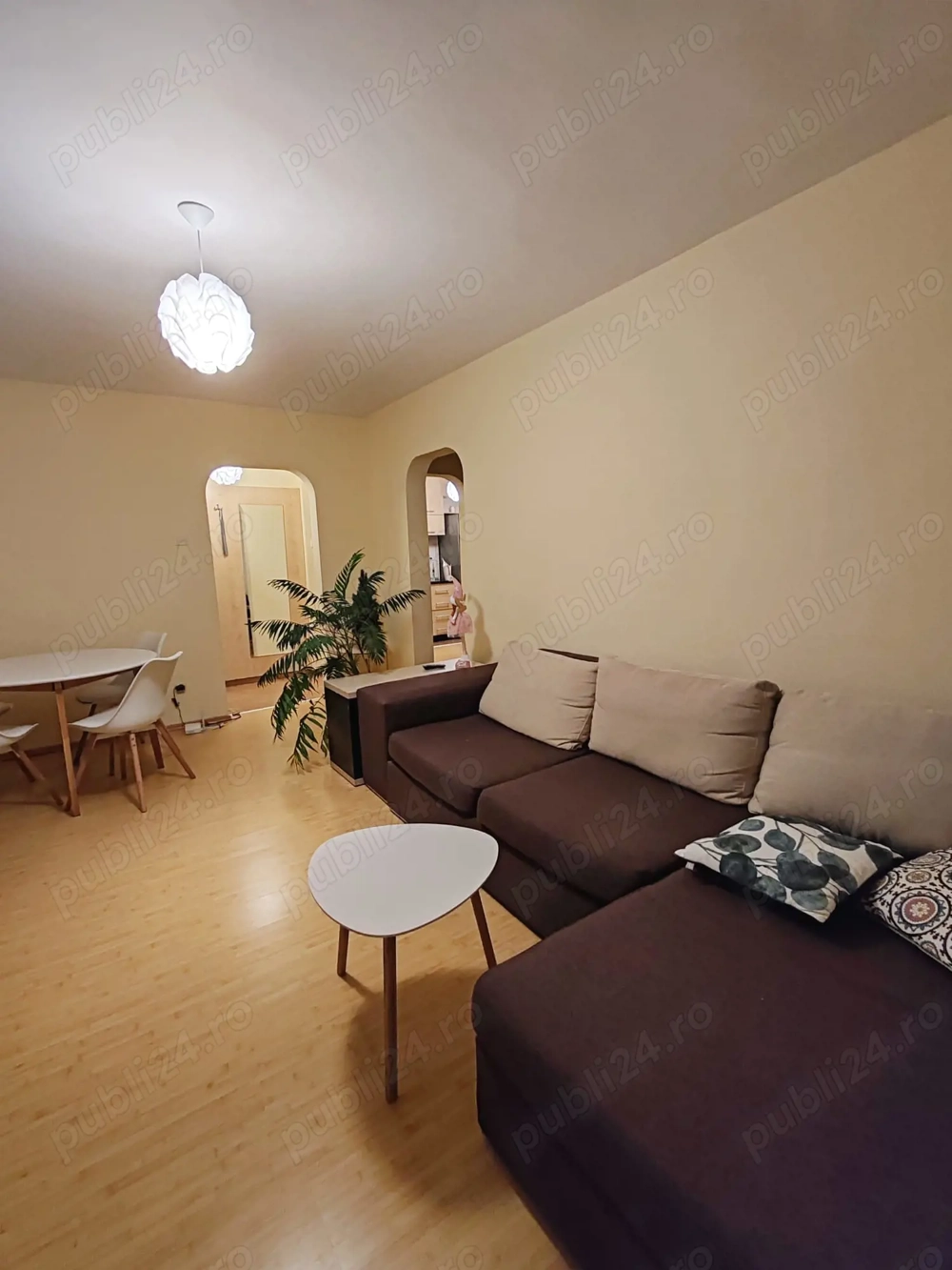 Inchiriez apartament 3 camere 