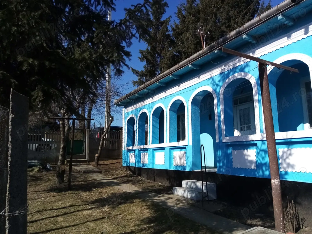Vând casă cu teren 