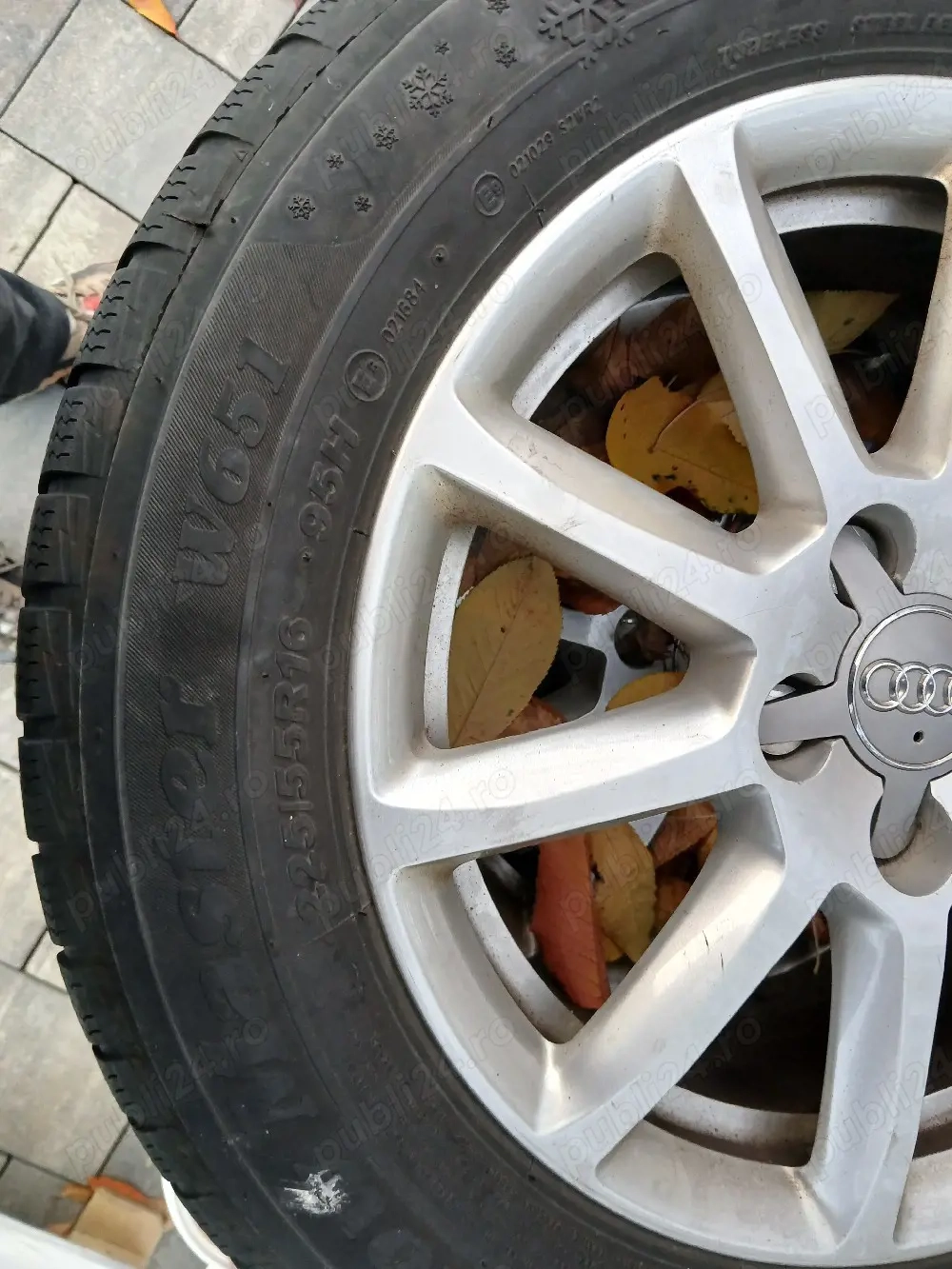 vând jenți Audi cu cauciucuri originale