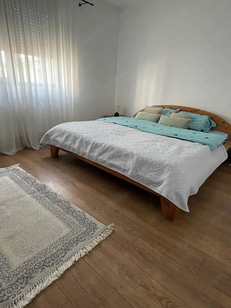 Apartament cu 3 camere curte comuna POD la 4 minute de magazinul Penny