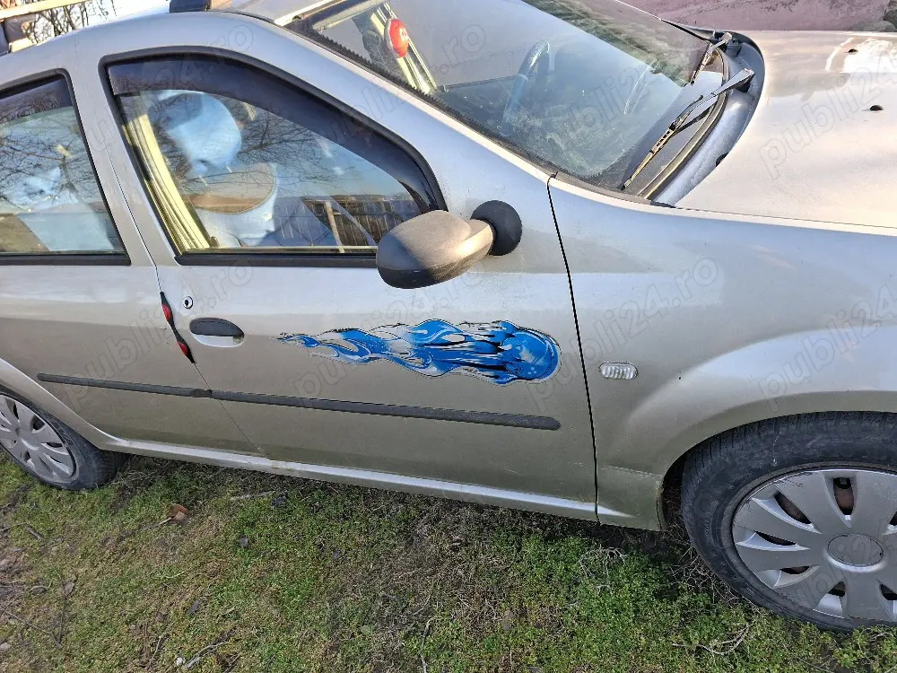 vând Logan 1.6 model full option înmatriculat poate fi reparat sau folosit pentru piese