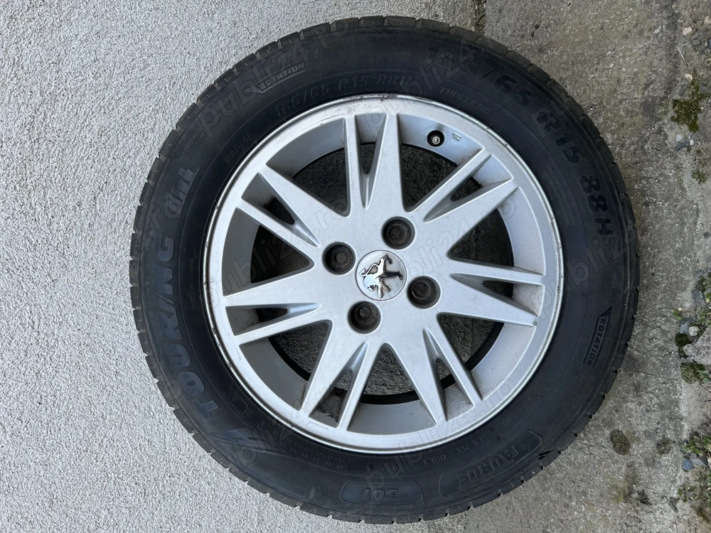 Vand 4 jante Peugeot 185x65x15 cu cauciucuri vara merse 10000 km 1000 lei setul