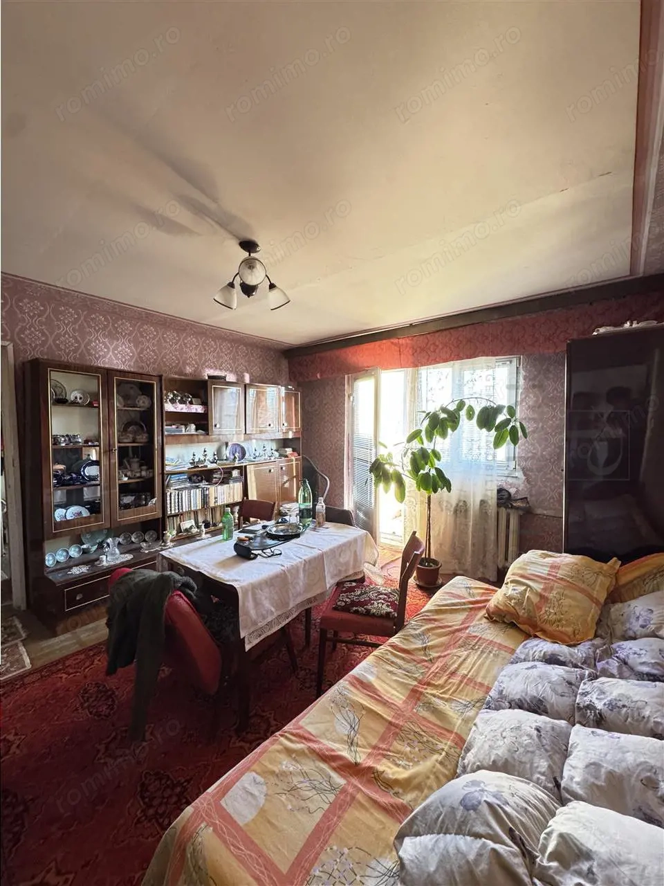 DAMBOVITA - 2 CAMERE - BLOC IZOLAT - ETAJ INTERMEDIAR - DE RENOVAT