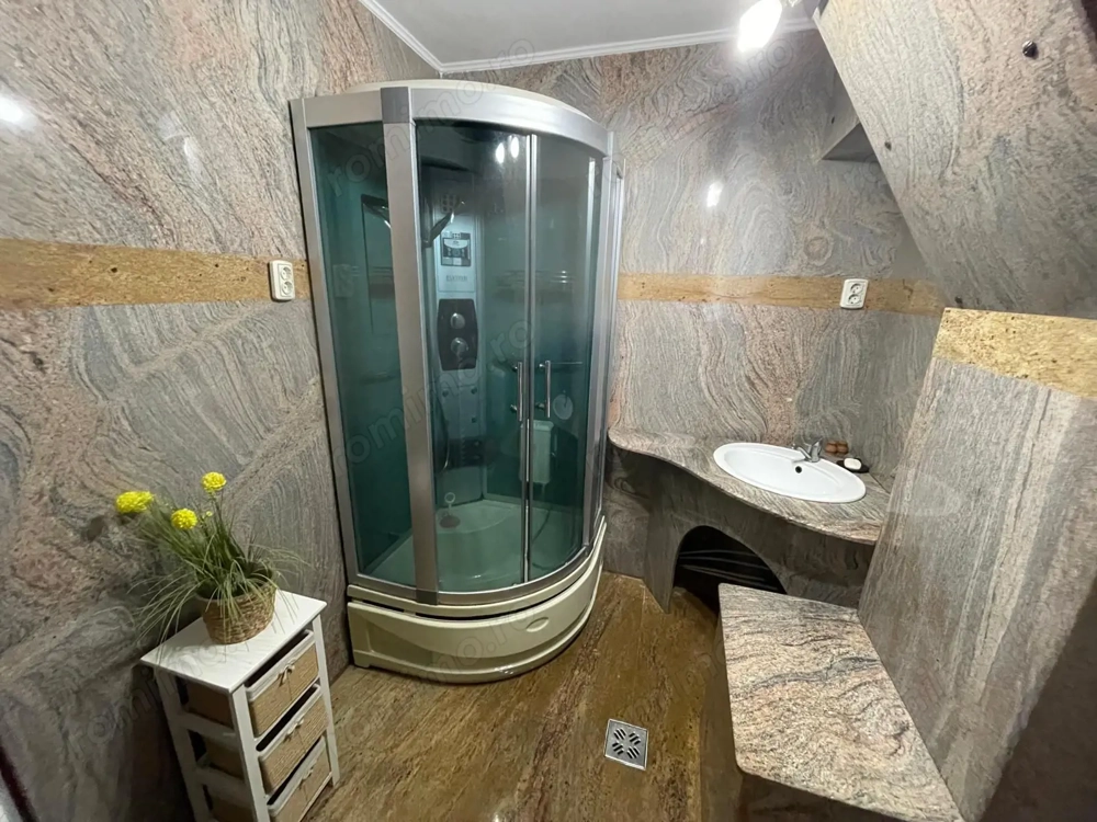 Apartament 2 camere decomandat-zona Spitalul Judetean-125.700 euro neg