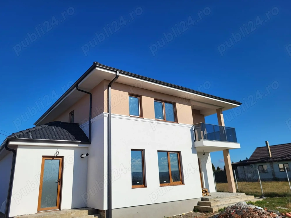 Casă de vânzare jucu de mijloc 