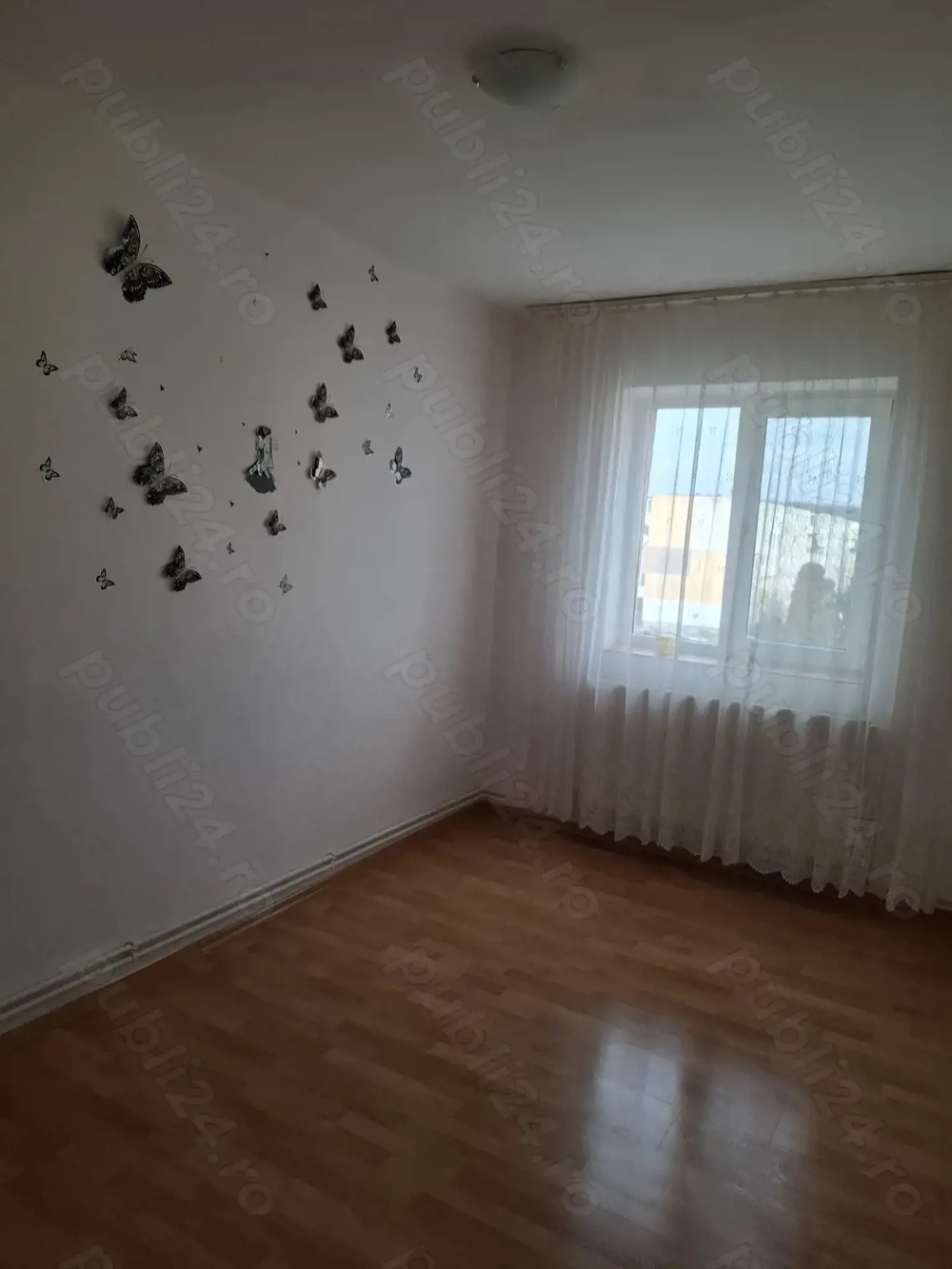 Vand apartament cu trei camere 