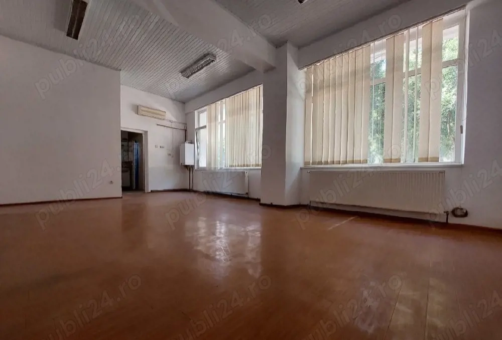 De închiriat spațiu comercial 