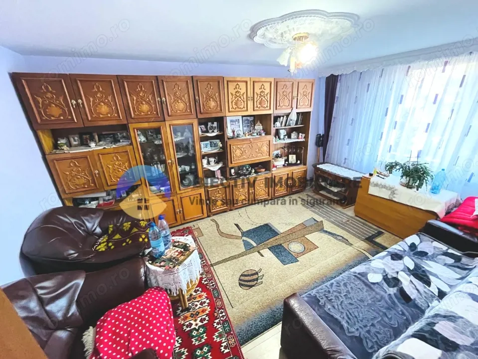 Apartament 2 camere – Zonǎ Centrală,etaj 3