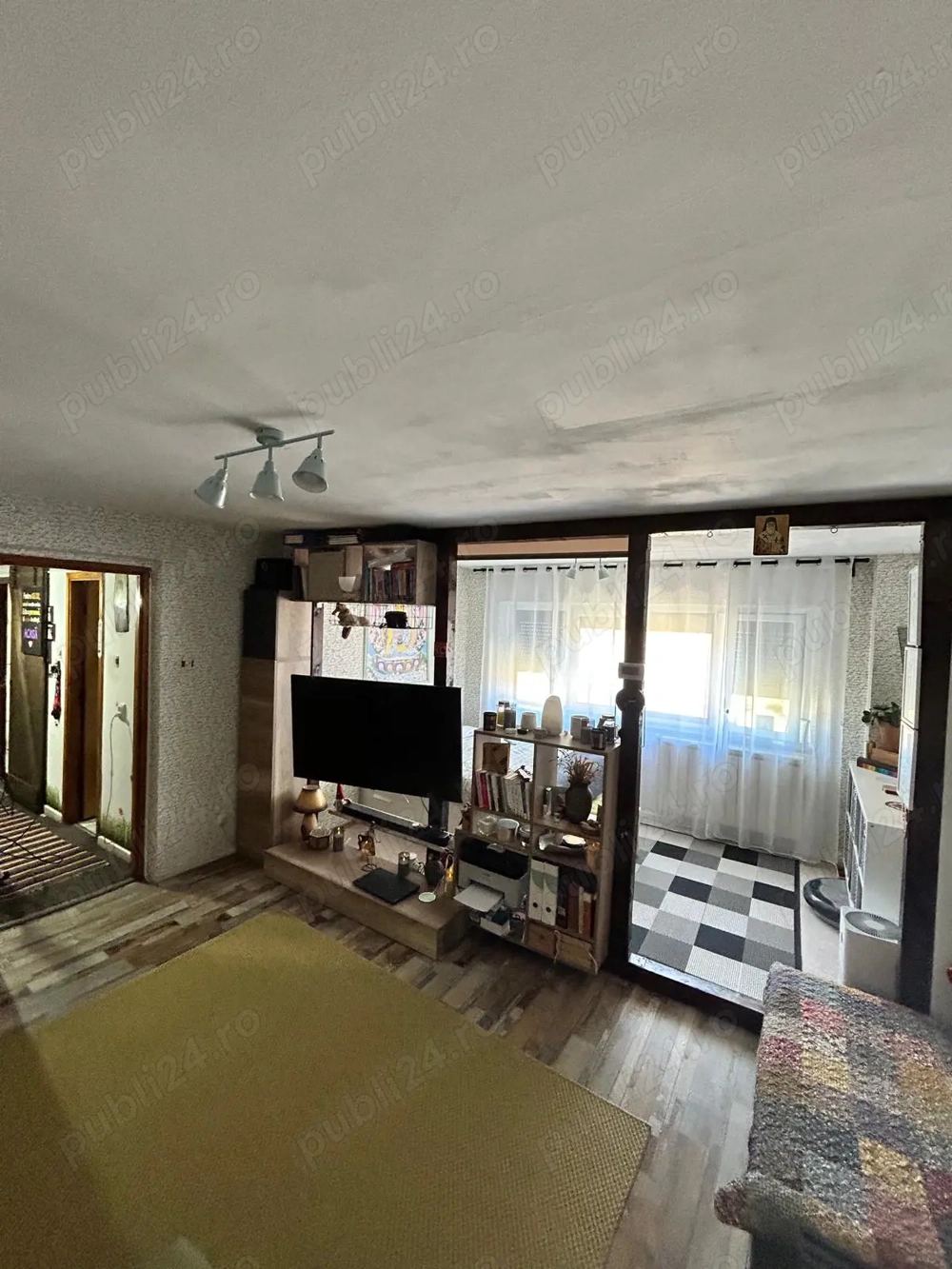 Apartament 1 cameră decomandat + garaj demisol   bloc tip vilă, Ojasca
