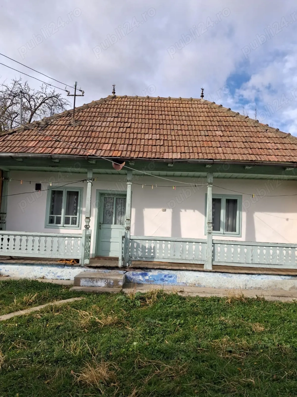 Casă cu teren 1800 mp în cartierul Lapos Dărmănești Bacau 