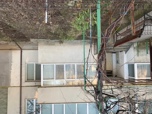 Vand apartament 2 camere,renovat,mobilat