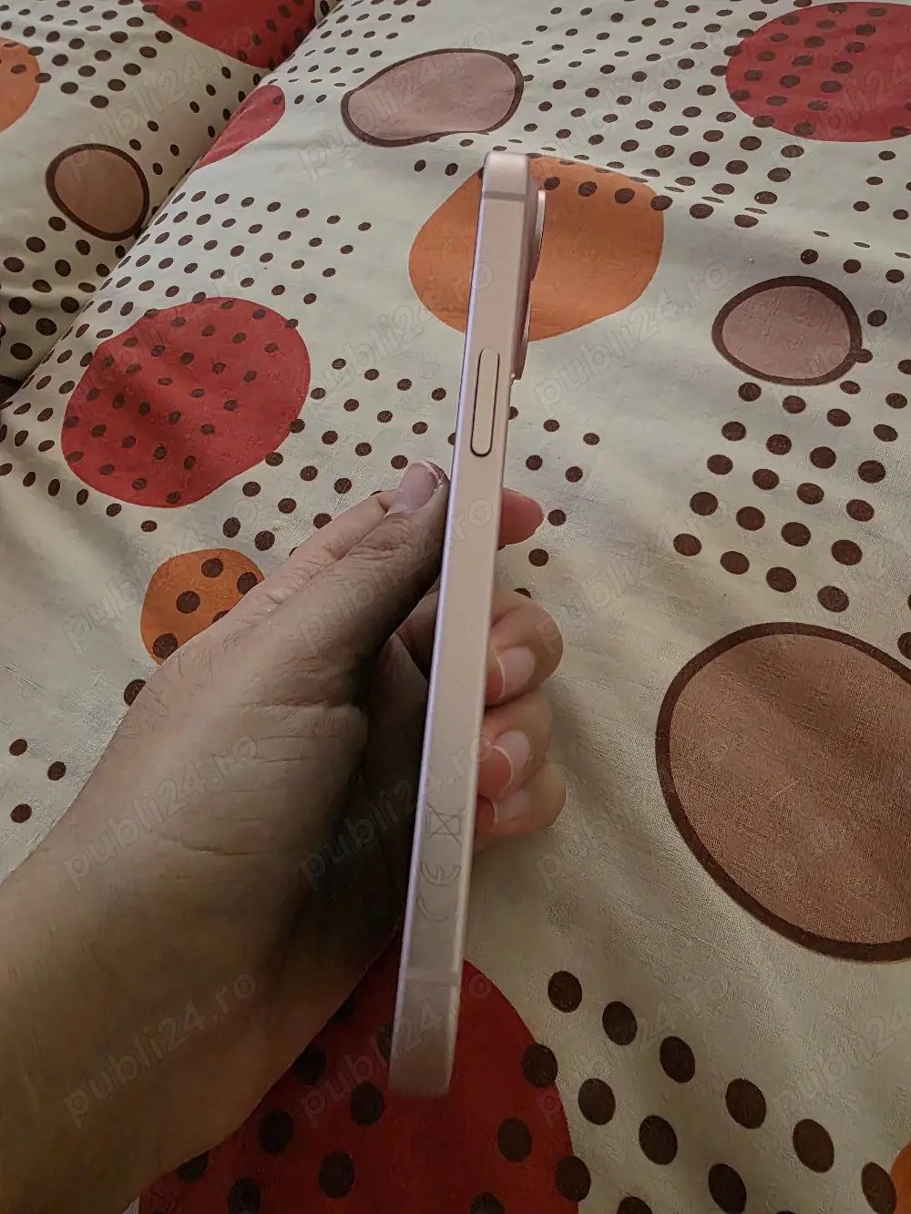 Vand iphone 15 roz 128g