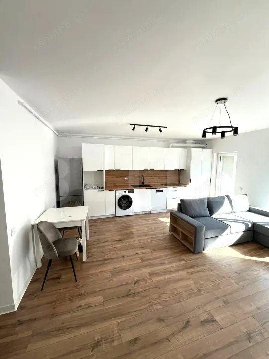 Apartament modern, 50 mp, parcare, balcon, zona Teilor