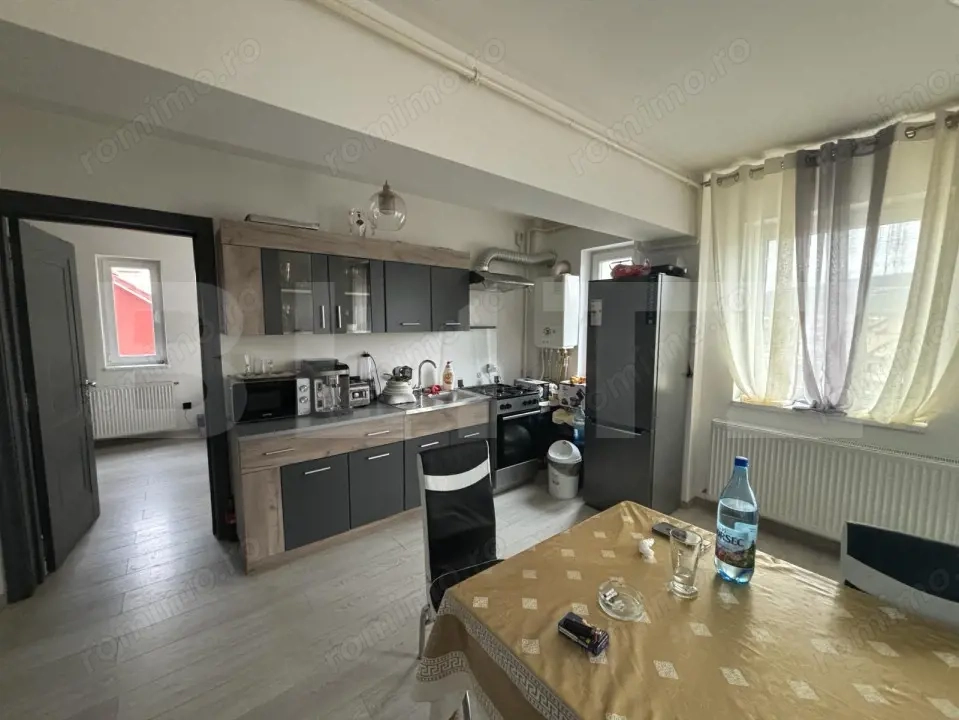 Apartament 3 camere, etaj 2, Zona Calea Moldovei