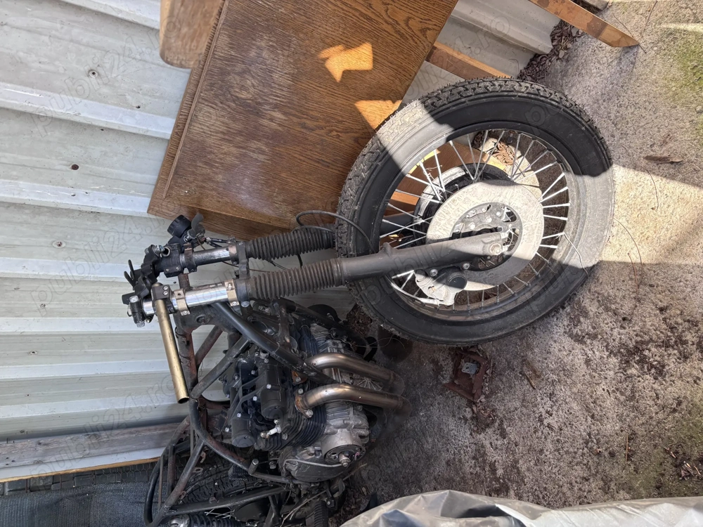 Vând Honda Gs550 ( cadru, motor, roți )