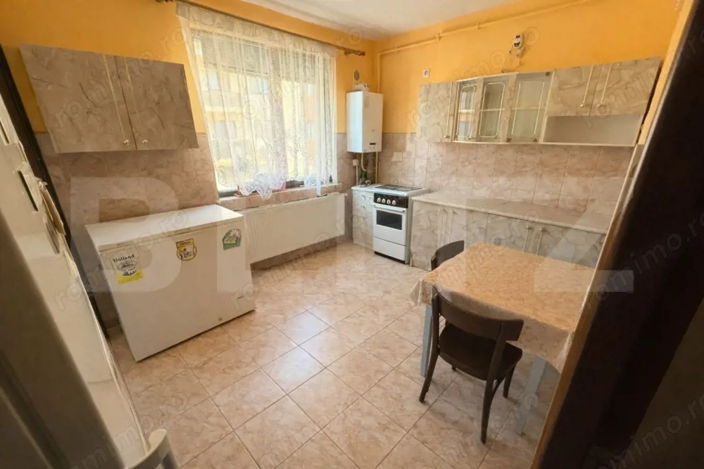 Apartament cu 2 camere, parcare, balcon, Zona Stejarului 
