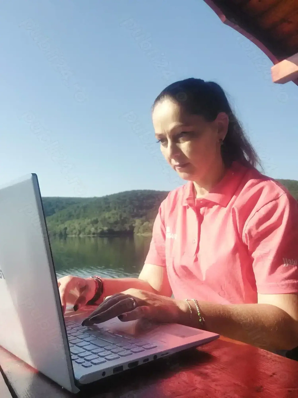 Caut femei ambițioase pentru un proiect online