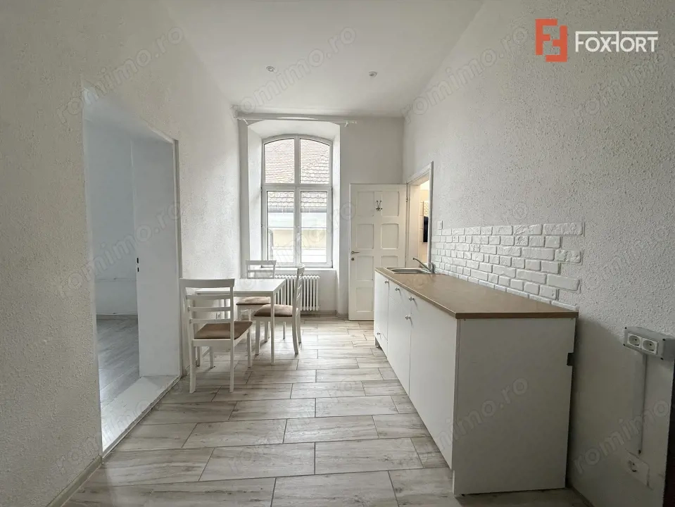 Apartament cu 1 camera nemobilat, de inchiriat, zona Piata Unirii