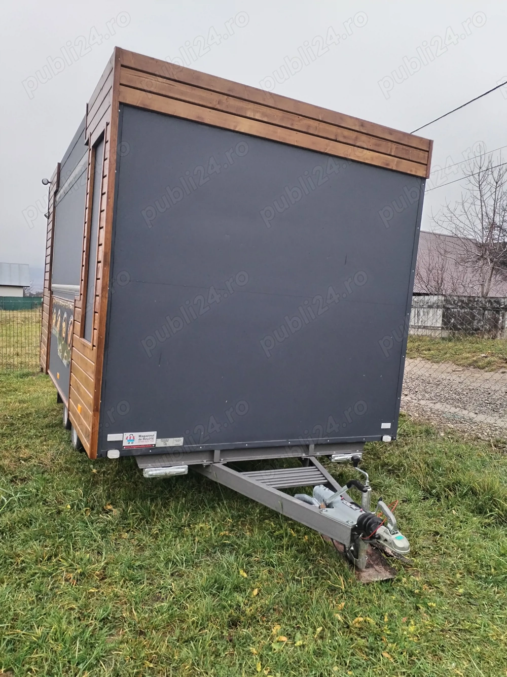 Vînd rulota fas food echipată complet mai multe detalii la telefon 