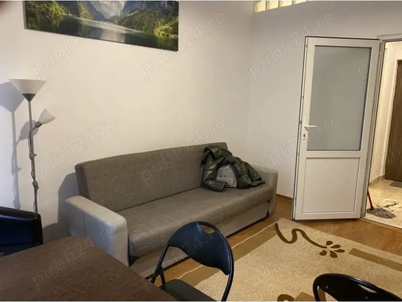 Închiriez garsonieră  Aluminei 