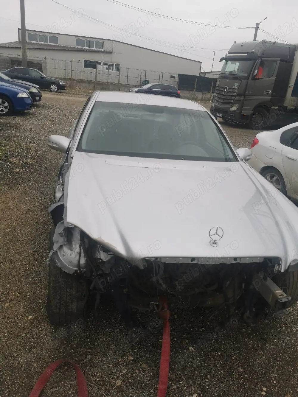 Dezmembrez mercedes w211