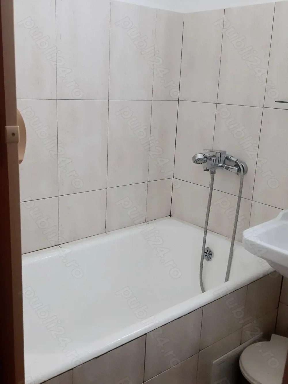 Proprietar inchiriez apartament 2 camere pret  350 euro euro